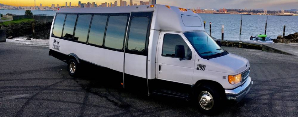 6 Things to Consider While Renting A Party Bus For Your Event